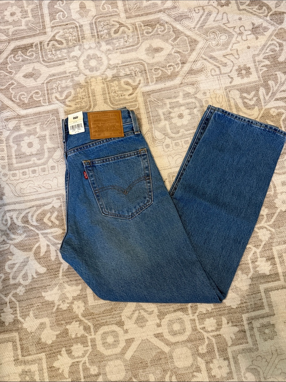 Levi's Relaxed Straight Jeans in Medium Blue